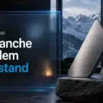 Metallskulptur des Avalanche-Logos in einer Berghütte zur Frage, ob sich Avalanche lohnt
