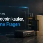 Dogecoin kaufen: D-Symbol aus Messing neben einem geschlossenen Hardware-Wallet-Etui