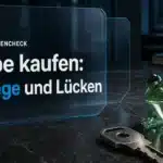 Pepe kaufen: Grüner Glasfrosch und Sicherheitsschlüssel auf einem Recherche-Schreibtisch