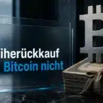 US-Anleiherückkauf: Bitcoin-Skulptur aus gebürstetem Metall neben einem Stapel alter Staatsanleihe-Urkunden