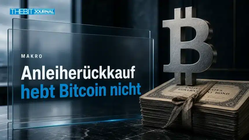 US-Anleiherückkauf: Bitcoin-Skulptur aus gebürstetem Metall neben einem Stapel alter Staatsanleihe-Urkunden